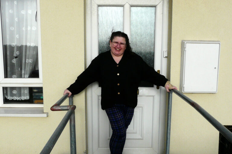 Amanda-Lawrence-outside-her-home-no-house-no-1500x1126