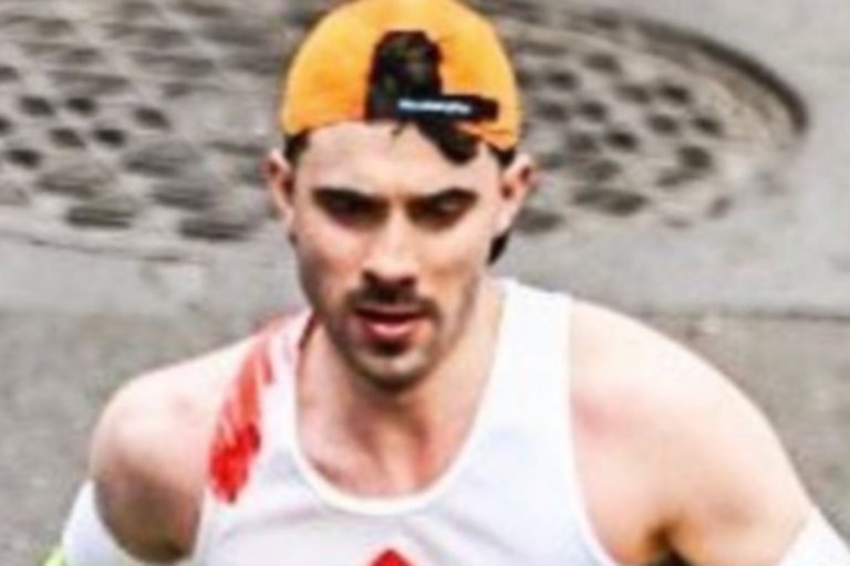 Person running London marathon